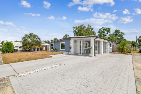 House in Tampa, Florida 3 bedrooms, 154.96 sq.m. № 1678212 - photo 5