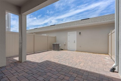 Townhouse in Winter Garden, Florida 3 bedrooms, 165.83 sq.m. № 1547824 - photo 19