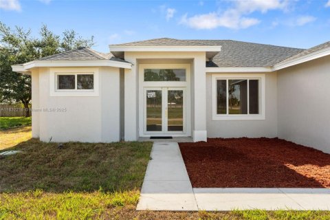 House in Port St. Lucie, Florida 3 bedrooms № 1809265 - photo 3