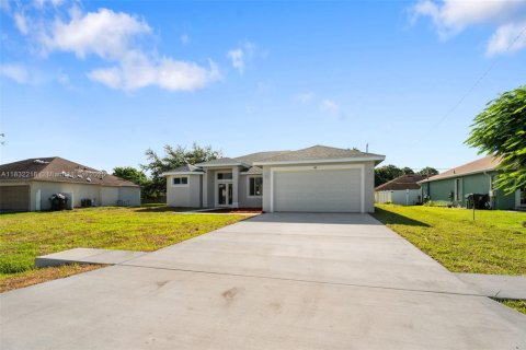 House in Port St. Lucie, Florida 3 bedrooms № 1809265 - photo 2