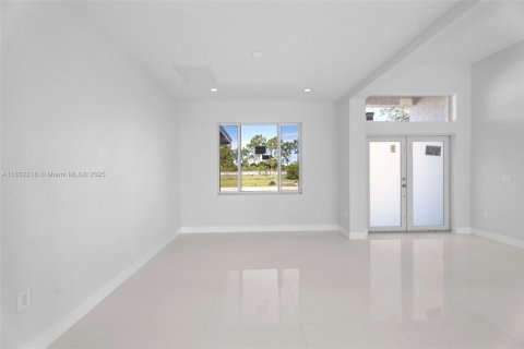 House in Port St. Lucie, Florida 3 bedrooms № 1809265 - photo 7