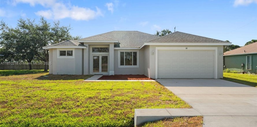 House in Port St. Lucie, Florida 3 bedrooms № 1809265