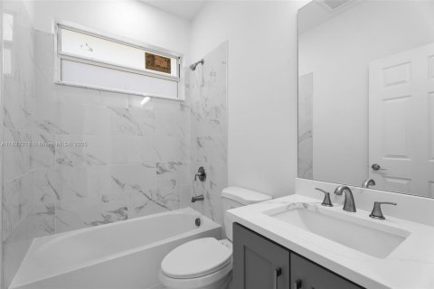 House in Port St. Lucie, Florida 3 bedrooms № 1809265 - photo 14