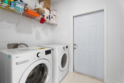 House in Port St. Lucie, Florida 3 bedrooms № 1809265 - photo 12