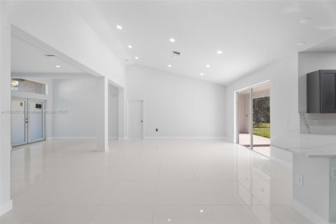 House in Port St. Lucie, Florida 3 bedrooms № 1809265 - photo 9