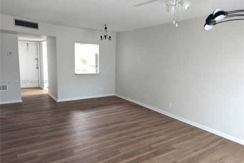 Condominio en alquiler en West Palm Beach, Florida, 2 dormitorios, 82.68 m2 № 1989988 - foto 5