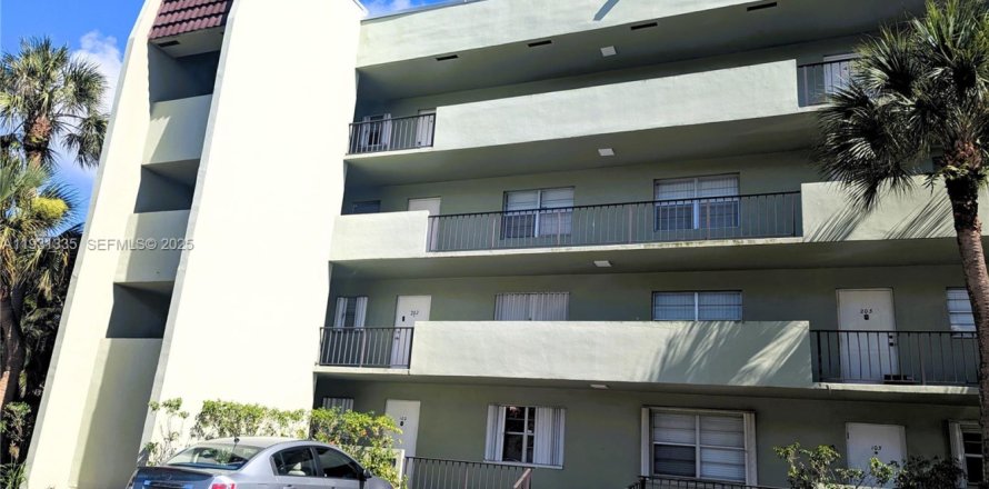 Condominio en West Palm Beach, Florida, 2 dormitorios  № 1989988