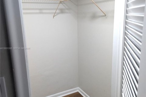 Condominio en alquiler en West Palm Beach, Florida, 2 dormitorios, 82.68 m2 № 1989988 - foto 11