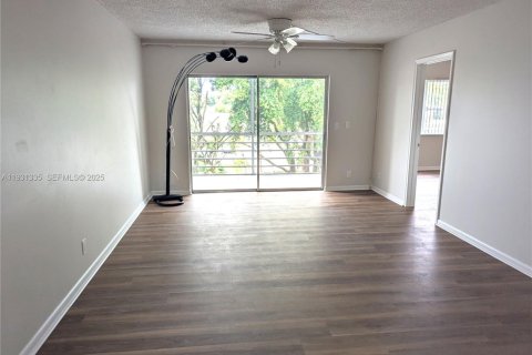 Condominio en alquiler en West Palm Beach, Florida, 2 dormitorios, 82.68 m2 № 1989988 - foto 7