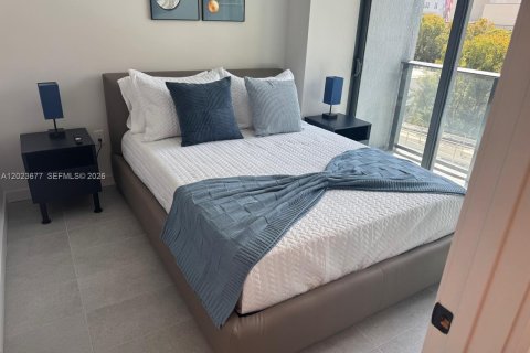 Condo in Miami, Florida, 1 bedroom  № 2252443 - photo 3