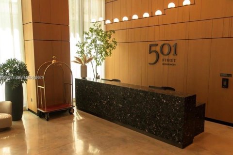 Condo in Miami, Florida, 1 bedroom  № 2252443 - photo 6