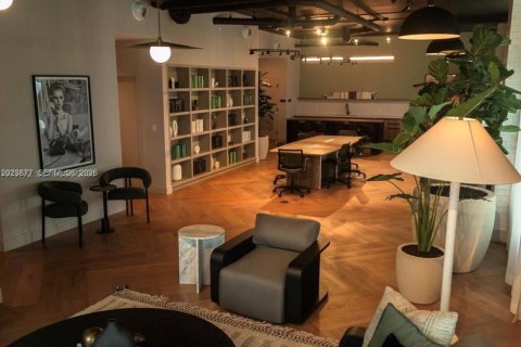 Condo in Miami, Florida, 1 bedroom  № 2252443 - photo 16