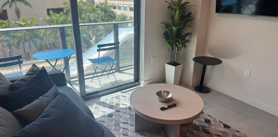 Condo in Miami, Florida, 1 bedroom  № 2252443