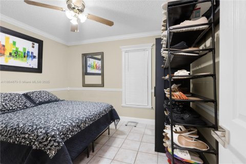 House in Miami, Florida 3 bedrooms, 121.33 sq.m. № 1700998 - photo 17