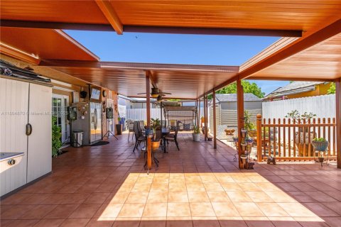 House in Miami, Florida 3 bedrooms, 121.33 sq.m. № 1700998 - photo 29