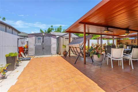 House in Miami, Florida 3 bedrooms, 121.33 sq.m. № 1700998 - photo 26
