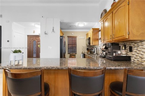 House in Miami, Florida 3 bedrooms, 121.33 sq.m. № 1700998 - photo 8