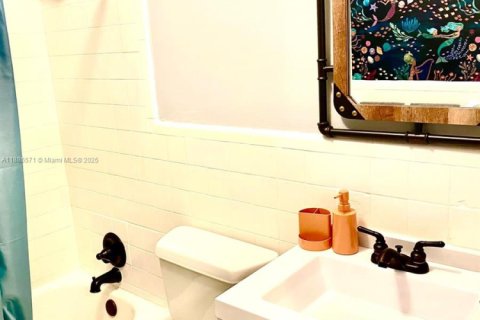 Casa en alquiler en Hollywood, Florida, 2 dormitorios, 138.8 m2 № 1933451 - foto 12
