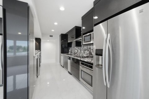 Condo in Miami, Florida, 3 bedrooms  № 2254504 - photo 25