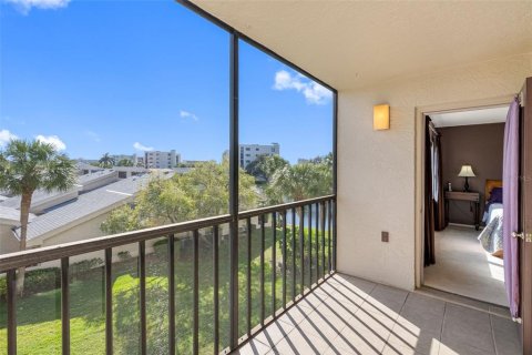 Condo in South Pasadena, Florida, 2 bedrooms  № 2376820 - photo 13