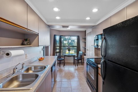 Condo in South Pasadena, Florida, 2 bedrooms  № 2376820 - photo 8