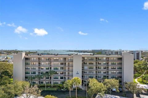 Condo in South Pasadena, Florida, 2 bedrooms  № 2376820 - photo 21