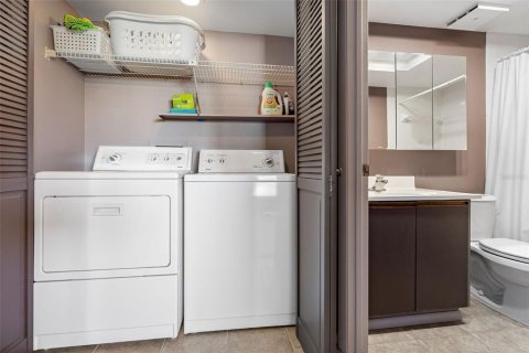 Condo in South Pasadena, Florida, 2 bedrooms  № 2376820 - photo 18
