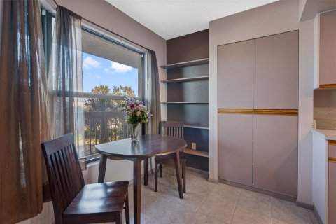 Condo in South Pasadena, Florida, 2 bedrooms  № 2376820 - photo 9