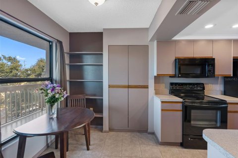 Condo in South Pasadena, Florida, 2 bedrooms  № 2376820 - photo 25