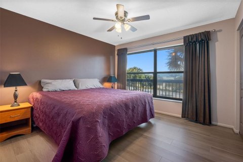 Condo in South Pasadena, Florida, 2 bedrooms  № 2376820 - photo 16