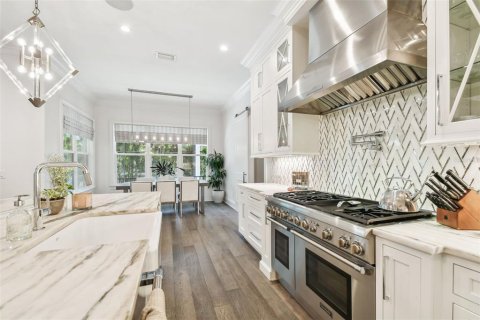 Casa en alquiler en Tampa, Florida, 5 dormitorios, 521.65 m2 № 1820771 - foto 14
