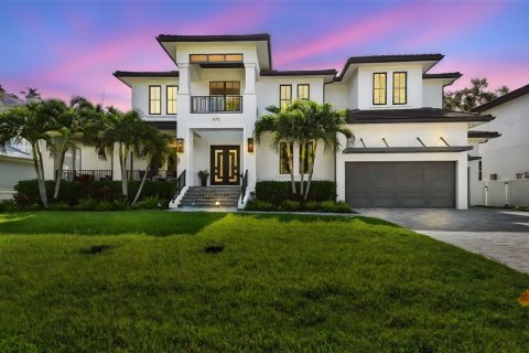 Casa en alquiler en Tampa, Florida, 5 dormitorios, 521.65 m2 № 1820771 - foto 1