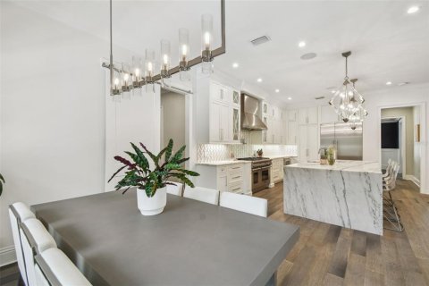 Casa en alquiler en Tampa, Florida, 5 dormitorios, 521.65 m2 № 1820771 - foto 18