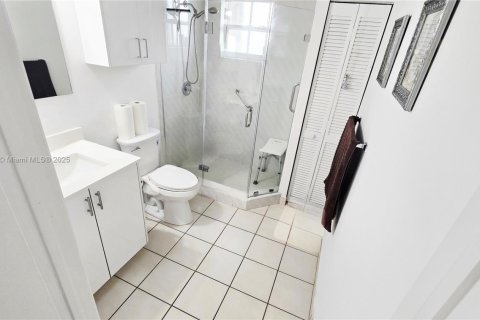 Condo in Coral Gables, Florida, 2 bedrooms  № 1841351 - photo 28