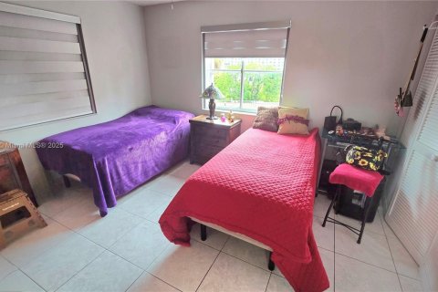 Condo in Coral Gables, Florida, 2 bedrooms  № 1841351 - photo 23