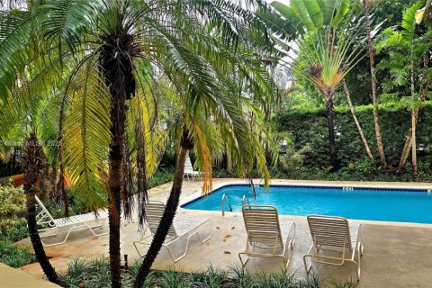 Condo in Coral Gables, Florida, 2 bedrooms  № 1841351 - photo 12