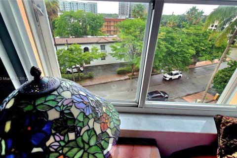 Condo in Coral Gables, Florida, 2 bedrooms  № 1841351 - photo 4