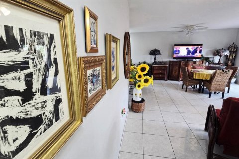 Condo in Coral Gables, Florida, 2 bedrooms  № 1841351 - photo 3