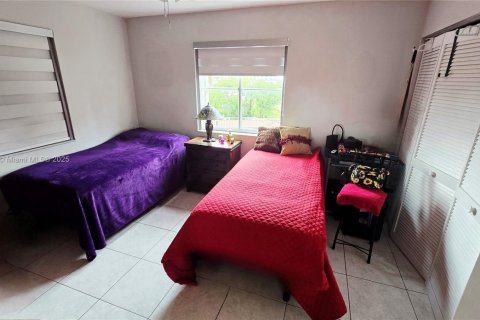 Condo in Coral Gables, Florida, 2 bedrooms  № 1841351 - photo 24