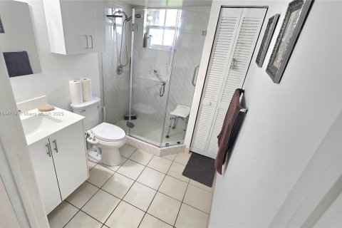 Condo in Coral Gables, Florida, 2 bedrooms  № 1841351 - photo 29