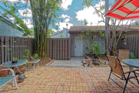 Touwnhouse à vendre à Miami, Floride: 3 chambres, 147.16 m2 № 2045341 - photo 3