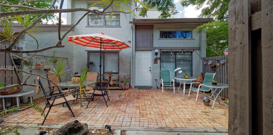 Touwnhouse à Miami, Floride 3 chambres, 147.16 m2 № 2045341