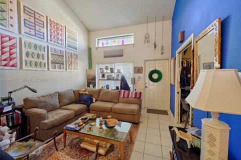 Touwnhouse à vendre à Miami, Floride: 3 chambres, 147.16 m2 № 2045341 - photo 4