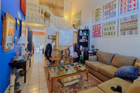 Touwnhouse à vendre à Miami, Floride: 3 chambres, 147.16 m2 № 2045341 - photo 8