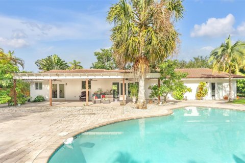 Casa en venta en Miami, Florida, 4 dormitorios, 223.15 m2 № 1984396 - foto 2