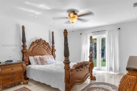 Casa en venta en Miami, Florida, 4 dormitorios, 223.15 m2 № 1984396 - foto 6