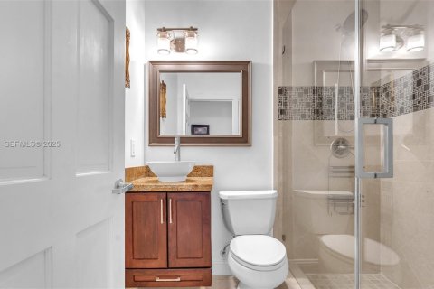 Casa en venta en Miami, Florida, 4 dormitorios, 223.15 m2 № 1984396 - foto 9