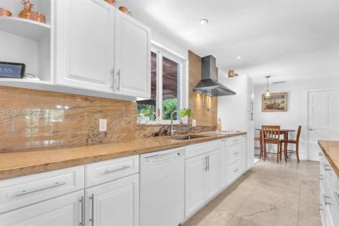 Casa en venta en Miami, Florida, 4 dormitorios, 223.15 m2 № 1984396 - foto 30
