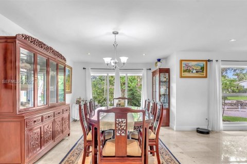 Casa en venta en Miami, Florida, 4 dormitorios, 223.15 m2 № 1984396 - foto 23