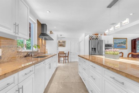 Casa en venta en Miami, Florida, 4 dormitorios, 223.15 m2 № 1984396 - foto 29